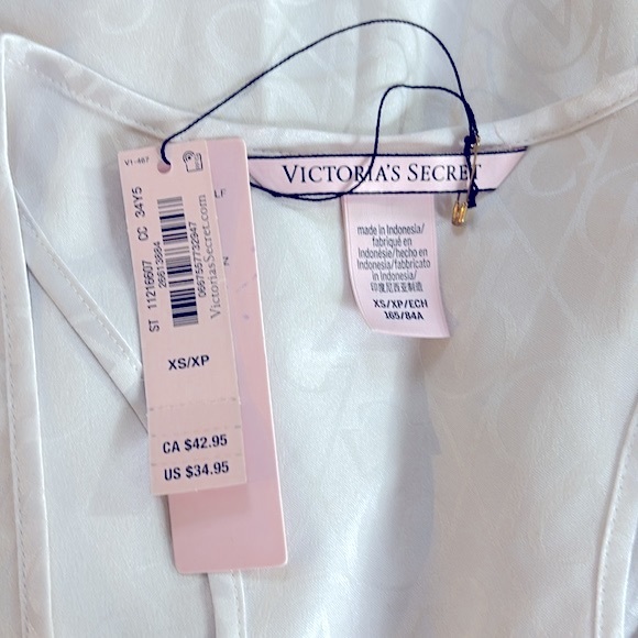 NEW! Victoria’s Secret creamy white top - Picture 5 of 8